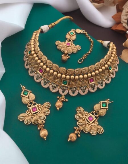 Grand Antique Gold Kundan Choker
